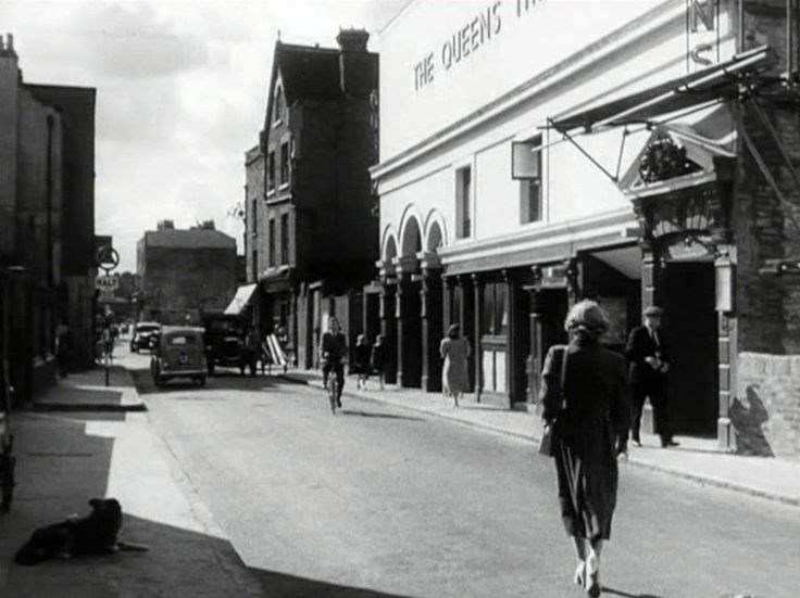 The Queens Theatre, Poplar (demolished 1958).